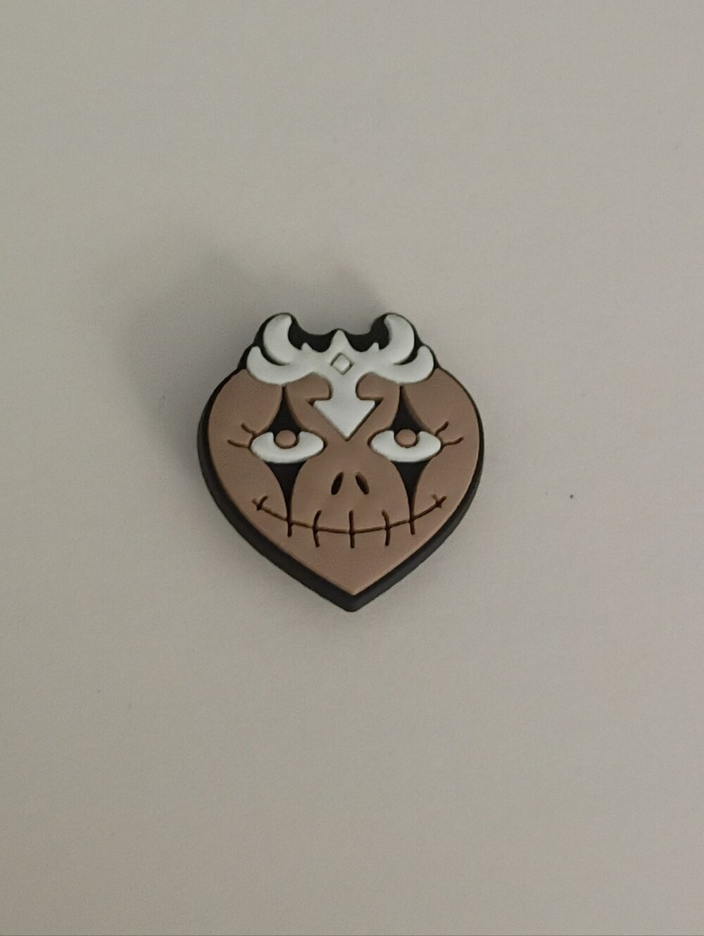 10 for $10 Jibbitz Croc Charm - Heart w/ Face & Headpiece 2 - Tan & White